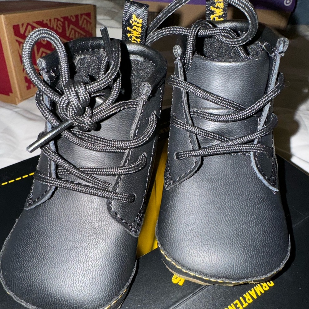 US size 2C Dr.Martens - Picture 2 of 5